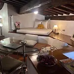 Sui Tetti Di Chiasso Perduto Apartment Florence