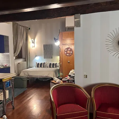 Apartamento Sui Tetti Di Chiasso Perduto *