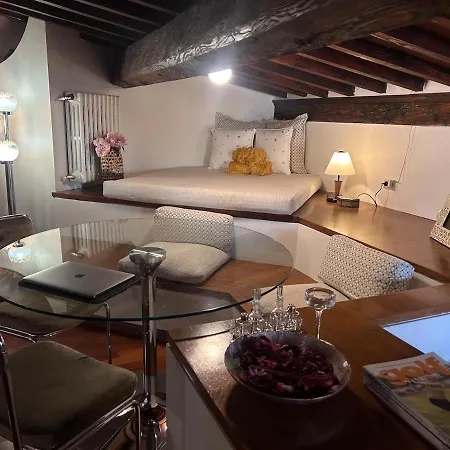 Sui Tetti Di Chiasso Perduto Apartamento Florença